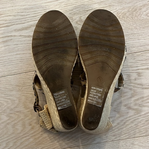 Coconuts size 7.5 leopard print wedges. - Picture 4 of 6
